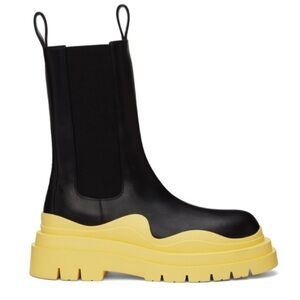 Bottega Veneta black and yellow tire Chelsey boots!